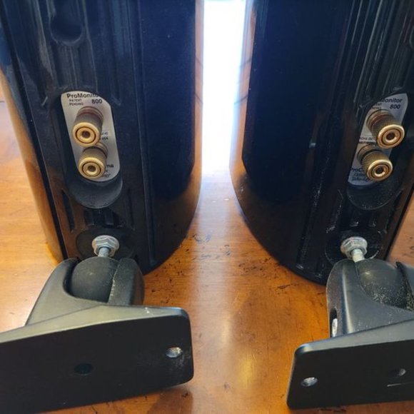 Definitive Technologies ProMonitor 800 surround sound speakers with mounts - Picture 3 of 3